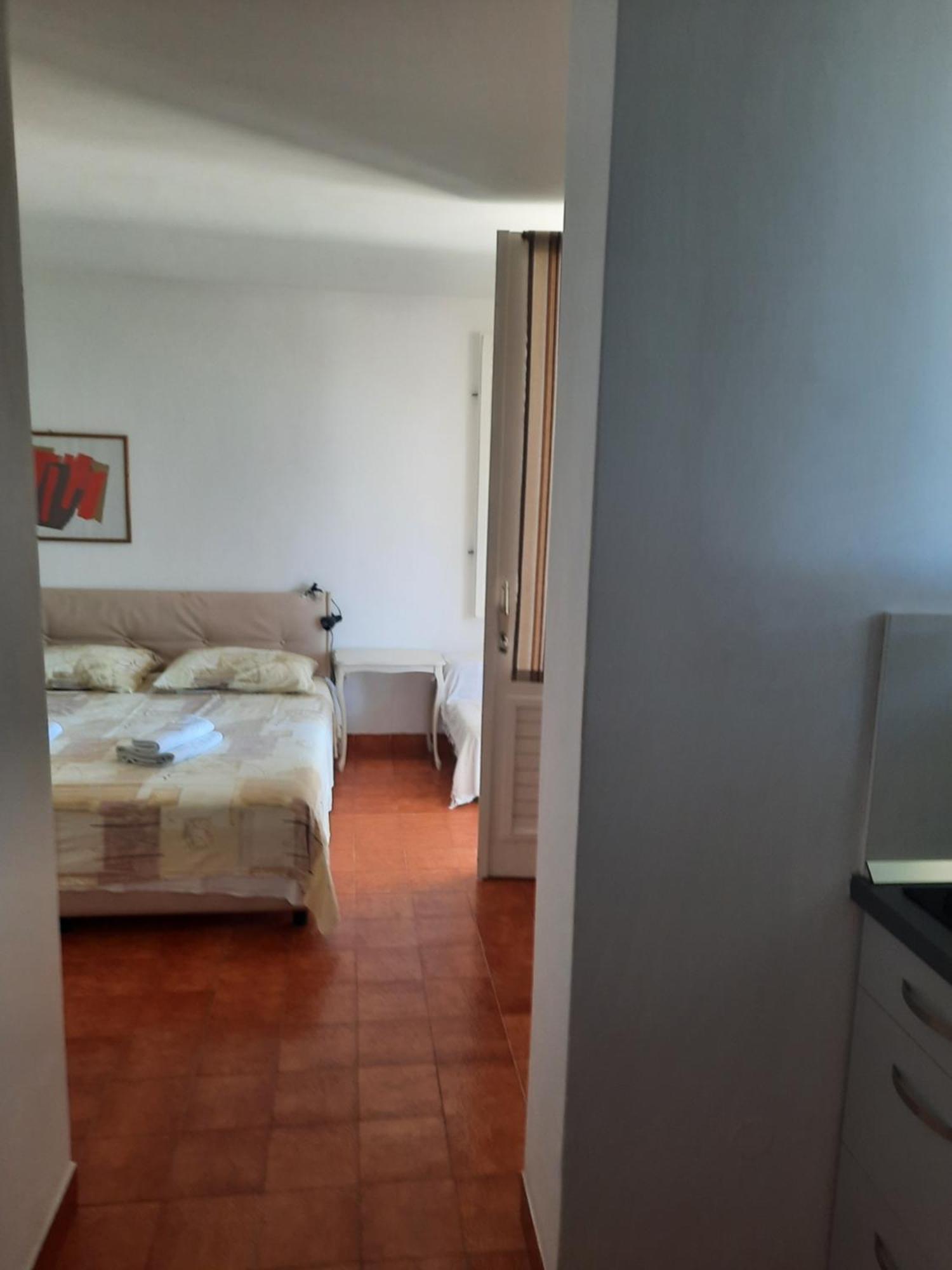 Apartments Polic Примоштен Экстерьер фото