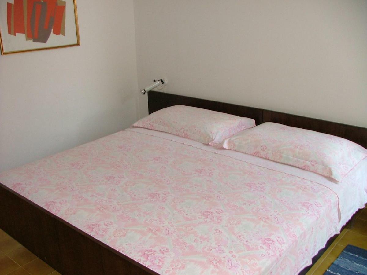Apartments Polic Примоштен Экстерьер фото